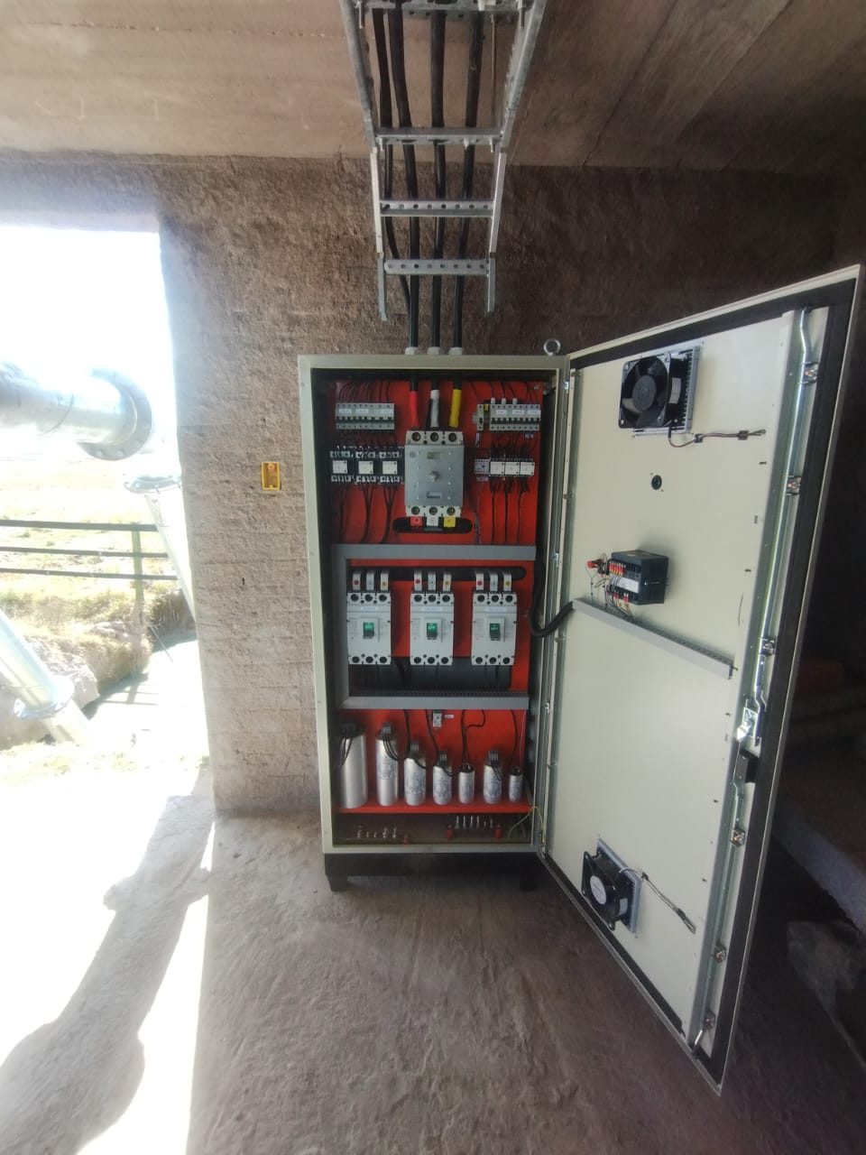 Painel instalado e em operação on-site